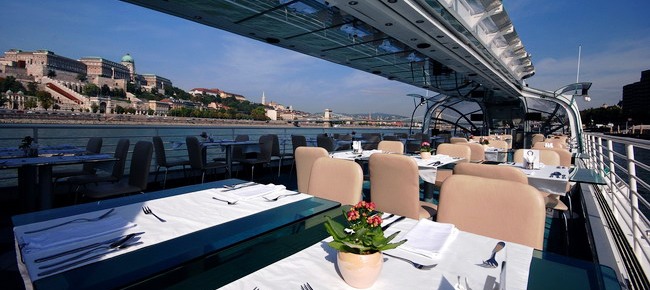 budapest-sightseeing-by-boat