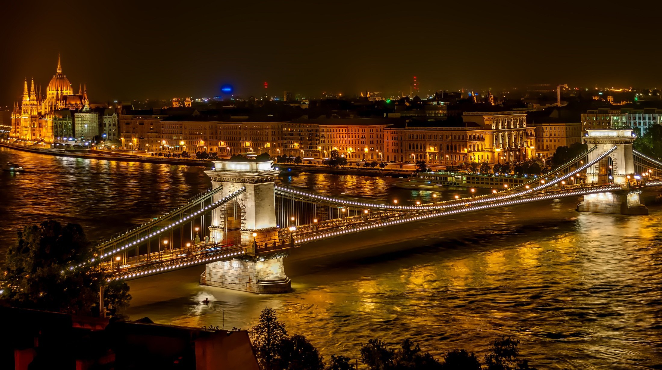 12019-szechenyi-chain-bridge-1758196
