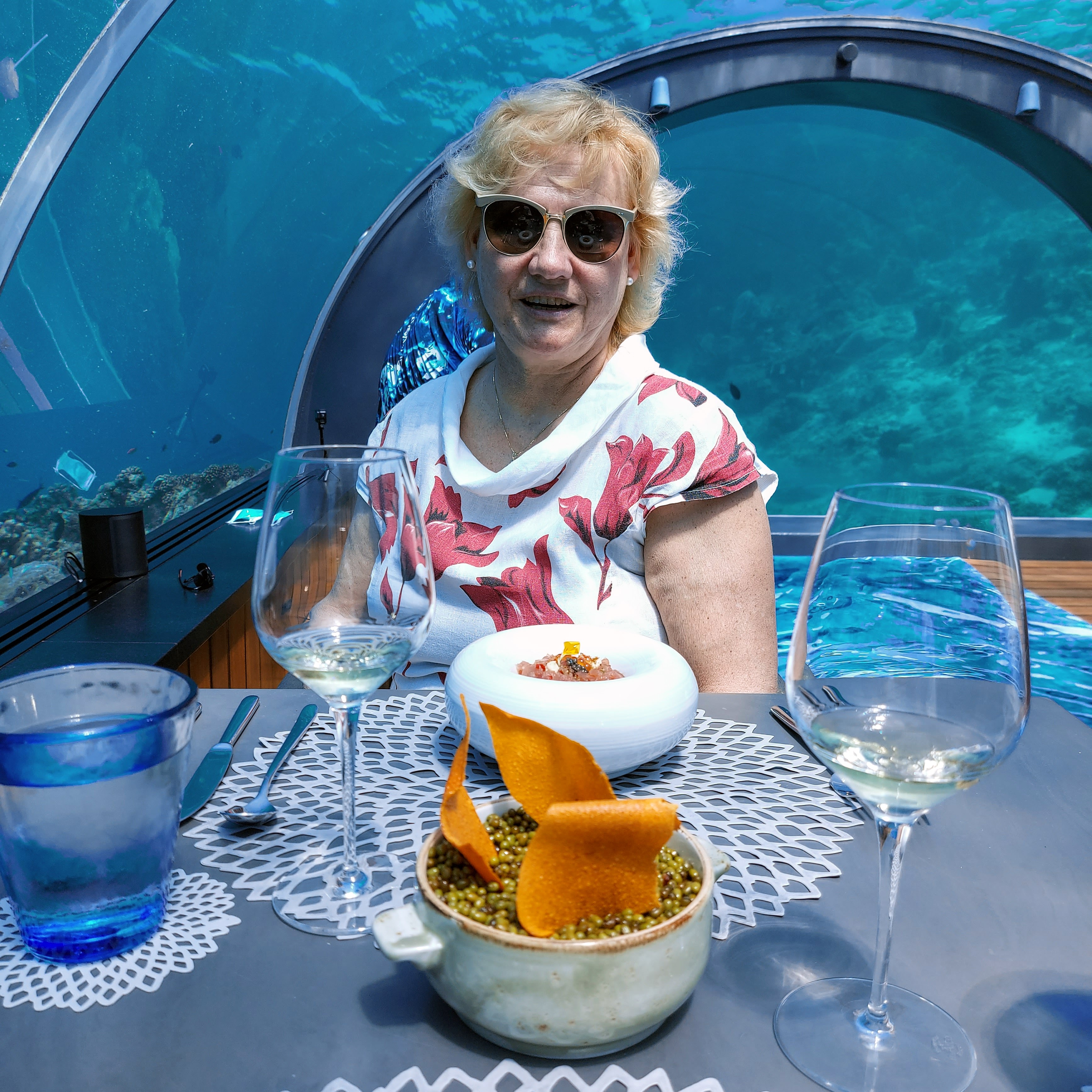 maldives-5-8-undersea-restaurant-with-unlimited-travel