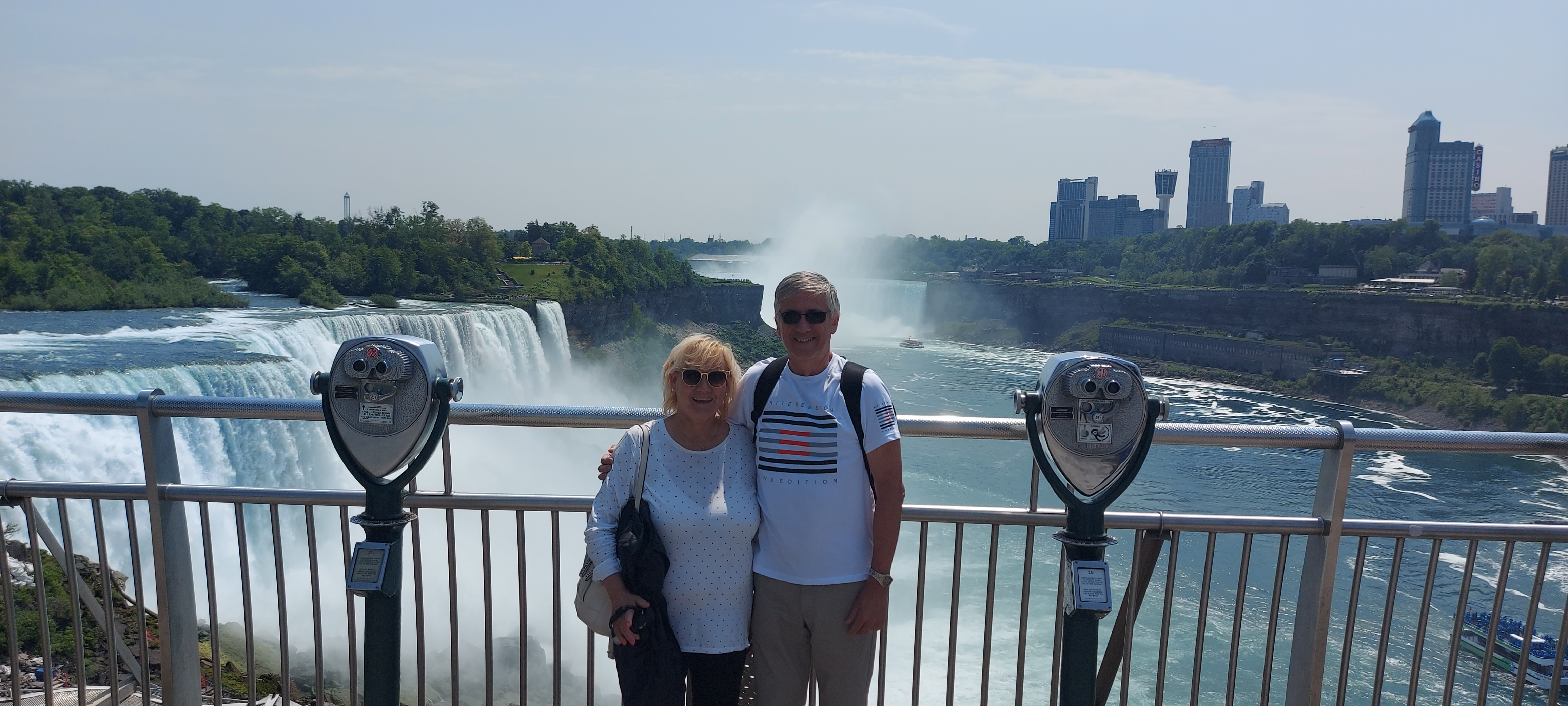 usa-niagara-falls-view-from-the-bridge-with-unlimited-travel