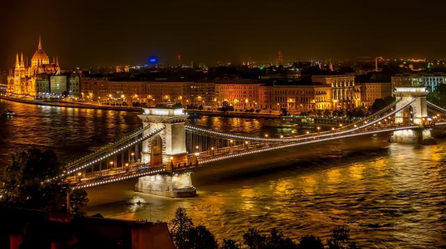 12019-szechenyi-chain-bridge-1758196
