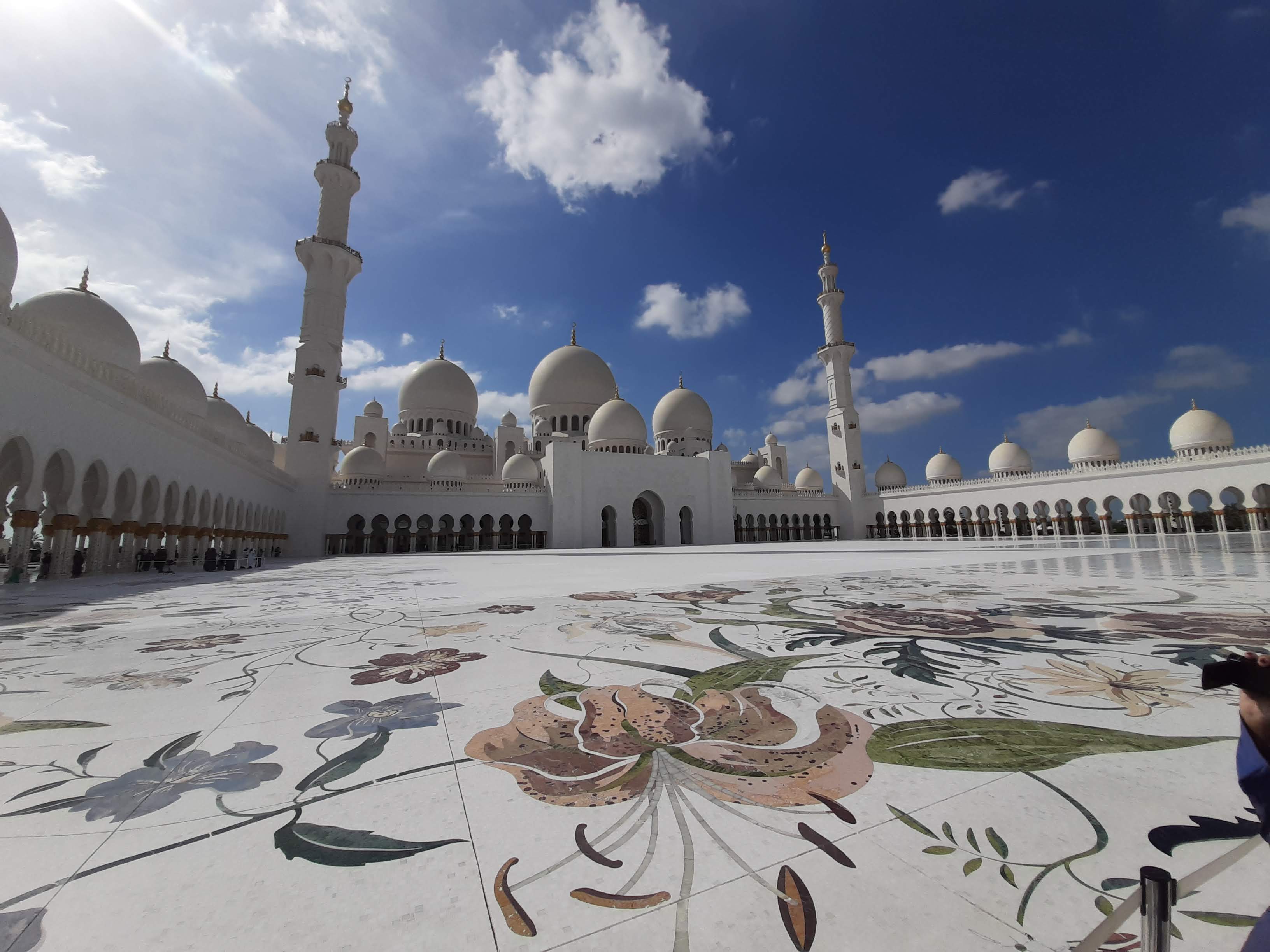 abu-dhabi-grand-mosque---unlimited-travel